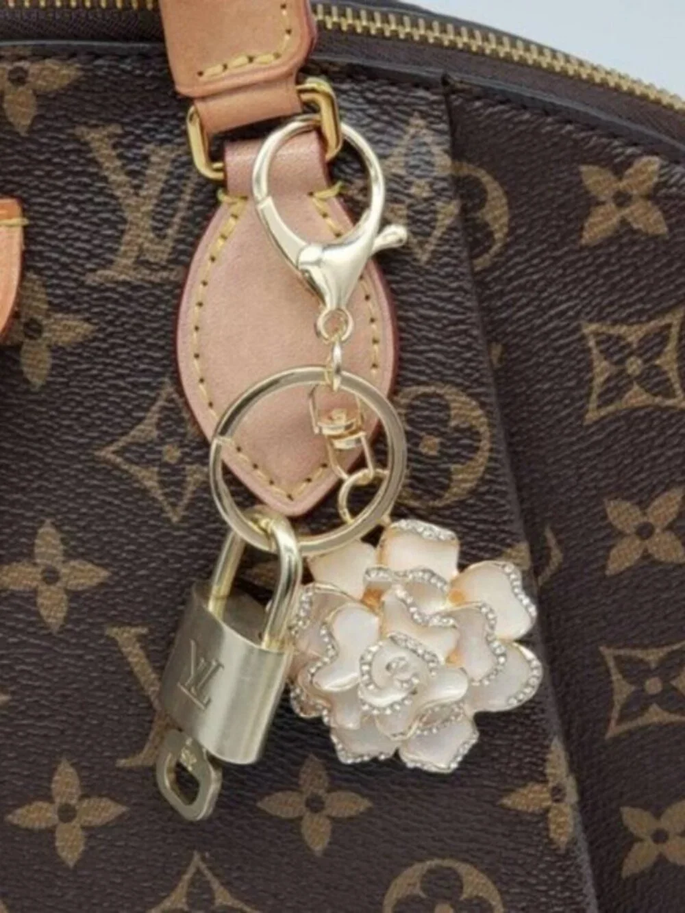 LV Gold Padlock Authentic 🔑 Luxury Bag Charm w/ Unbranded Flower Keychain